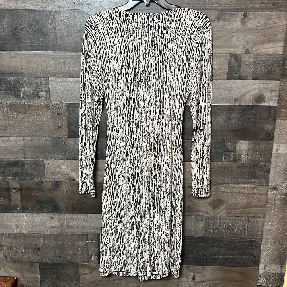 Black and White Banana Republic Long Sleeve V-Neck Dress - Picture 4 of 6